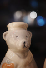 將圖片載入圖庫檢視器 日本製 昭和 陶瓷藍白熊仔調味料瓶
