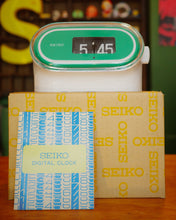 將圖片載入圖庫檢視器 日本製 70s SEIKO 綠白色翻頁鐘
