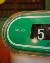 將圖片載入圖庫檢視器 日本製 70s SEIKO 綠白色翻頁鐘
