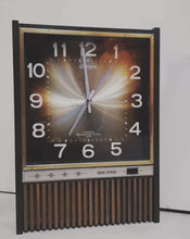將影片載入圖庫檢視器並播放，日本製 70s Citizen 木目調機械電子時鐘
