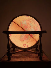 將影片載入圖庫檢視器並播放，美國製 1985年 Replogle Globes 12吋地球儀燈 (英文版)
