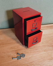 將圖片載入圖庫檢視器 日本製 兩層儲物櫃式復古存錢罐連鎖匙
