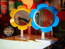 將圖片載入圖庫檢視器 日本製 70s 昭和花花座檯鏡
