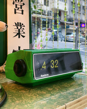 將圖片載入圖庫檢視器 日本製 70s Sankyo 綠色翻頁鐘
