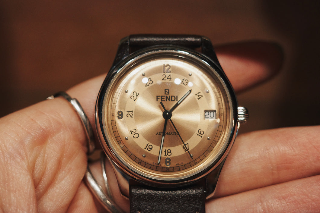 瑞士製 FENDI 自動上鏈機械手錶（附額外錶帶）